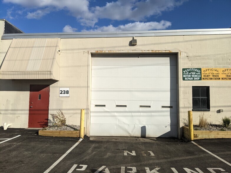 230-240 Mckee Rd, Rochester, NY à louer - Photo du bâtiment - Image 3 de 3