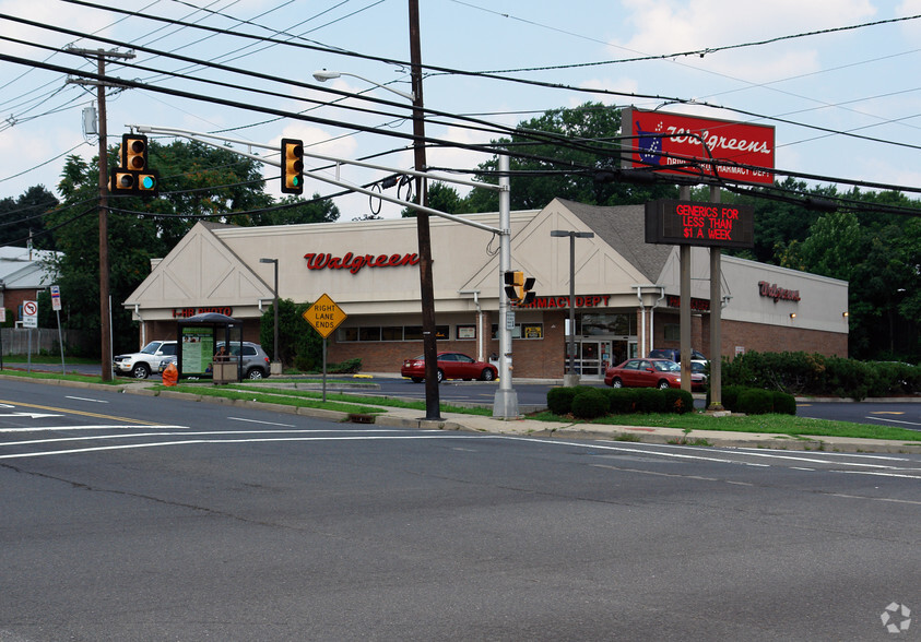 593 Market St, Elmwood Park, NJ for sale - Primary Photo - Image 1 of 1