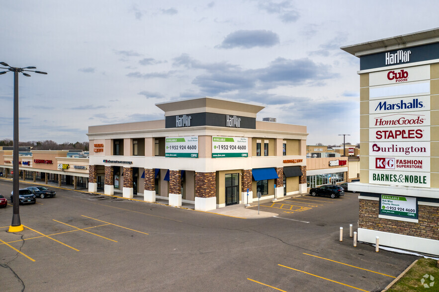 2100 N Snelling Ave, Roseville, MN for lease - Primary Photo - Image 1 of 7