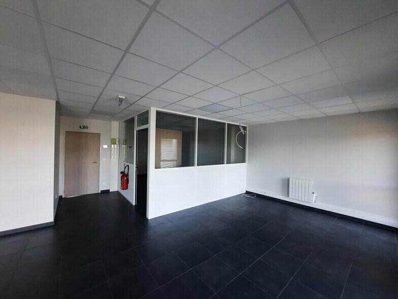 Office in Boos for sale - Interior Photo - Image 3 of 9