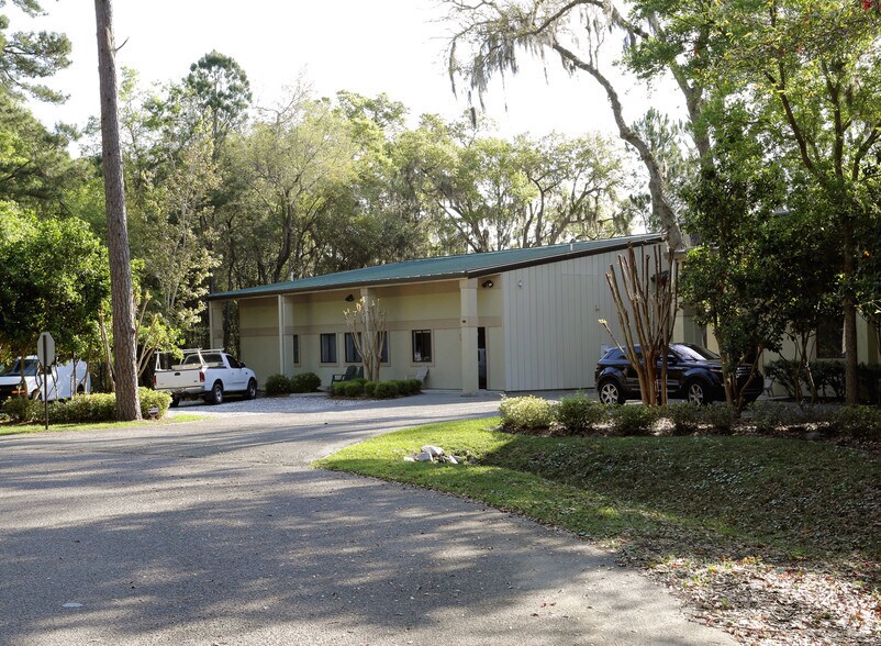 16 Finch St, Hilton Head, SC à vendre - Photo du bâtiment - Image 2 de 49