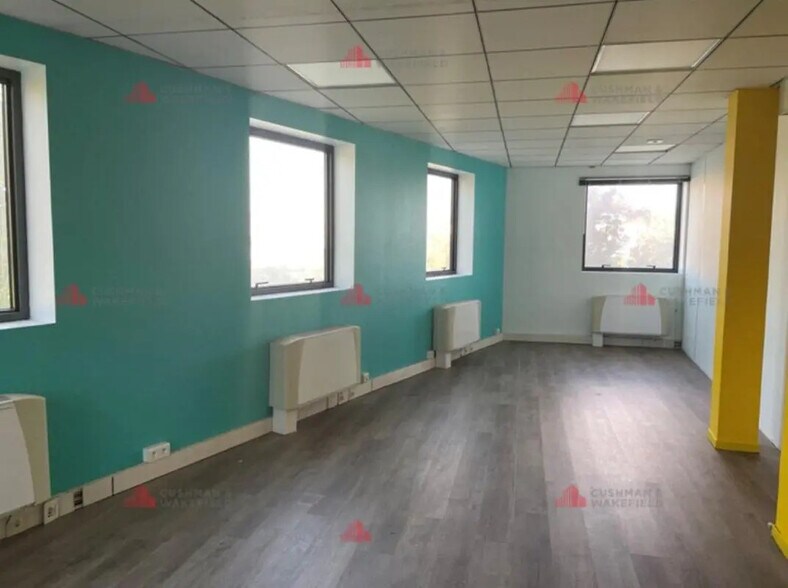 Office in Dijon for lease - Interior Photo - Image 2 of 5