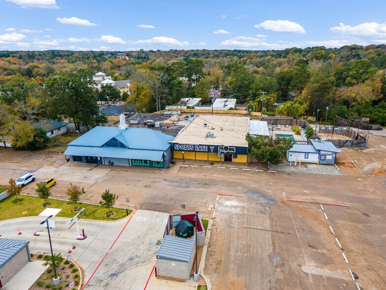 1507 North St, Nacogdoches, TX à vendre - Photo du bâtiment - Image 2 de 20