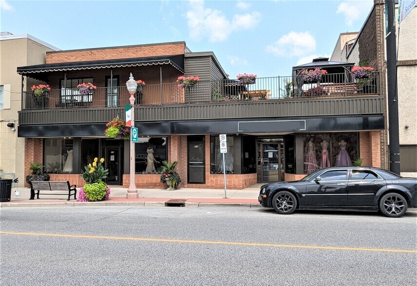 816 Erie St E, Windsor, ON à vendre - Photo du bâtiment - Image 2 de 28