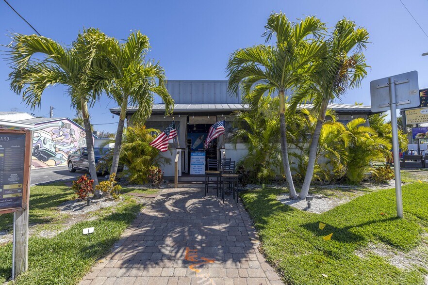 5905 Gulf Blvd, Saint Pete Beach, FL à vendre - Photo du bâtiment - Image 1 de 1