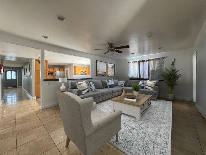 15332 Shasta Ln, Huntington Beach, CA à vendre - Photo du bâtiment - Image 2 de 34