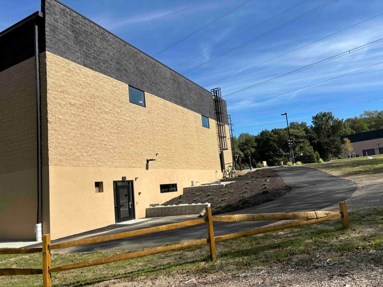 151 River Rd, Montville, NJ for lease - Building Photo - Image 2 of 3