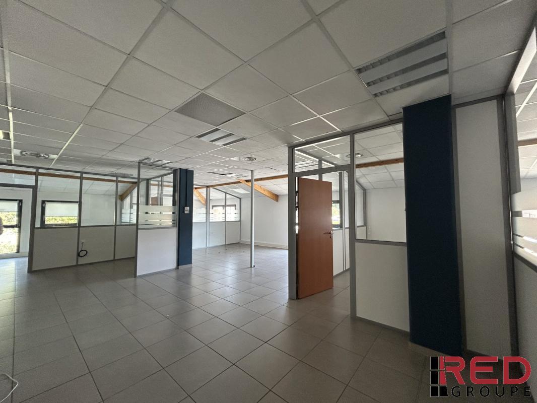 Office in Le Tholonet for sale Interior Photo- Image 1 of 10
