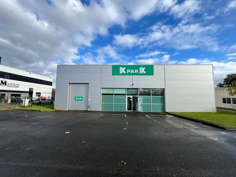 Office in Lormont for lease Building Photo- Image 1 of 7