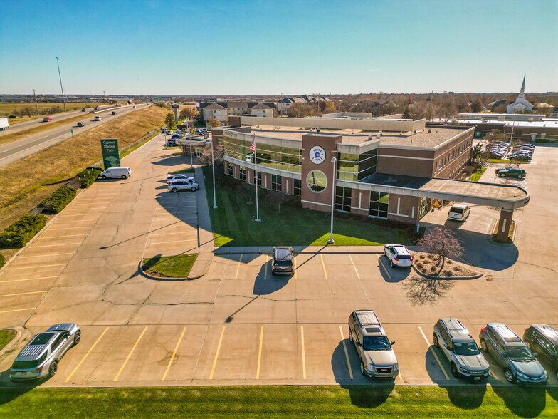 9300 E 29th St N, Wichita, KS à louer - Photo principale - Image 2 de 4