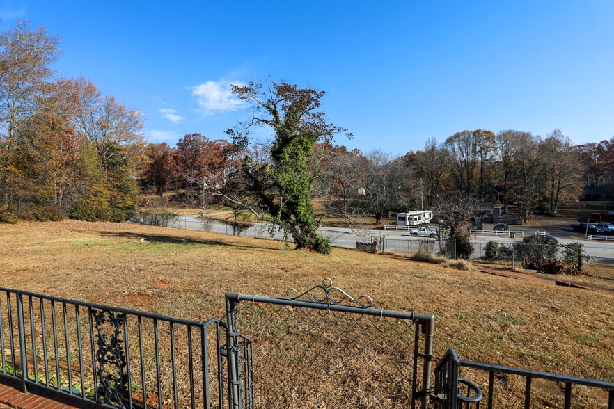 2821 Poinsett Hwy, Greenville, SC à vendre - Photo du bâtiment - Image 3 de 9