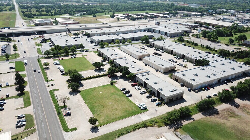 240 W Wilshire Blvd, Oklahoma City, OK à louer - Aérien - Image 2 de 4