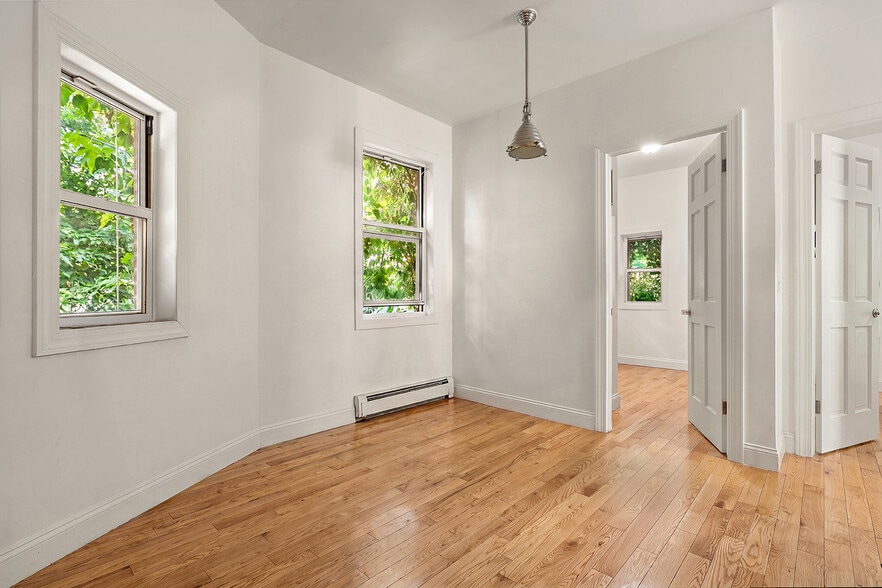 216 Third Ave, New York, NY for sale - Building Photo - Image 2 of 8