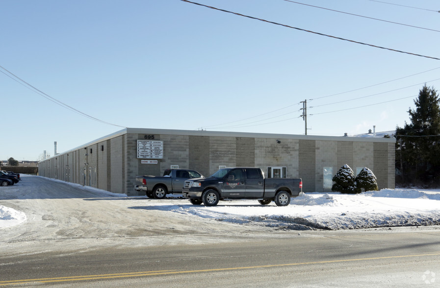 695 Industrial Rd, Cambridge, ON for lease - Primary Photo - Image 1 of 3