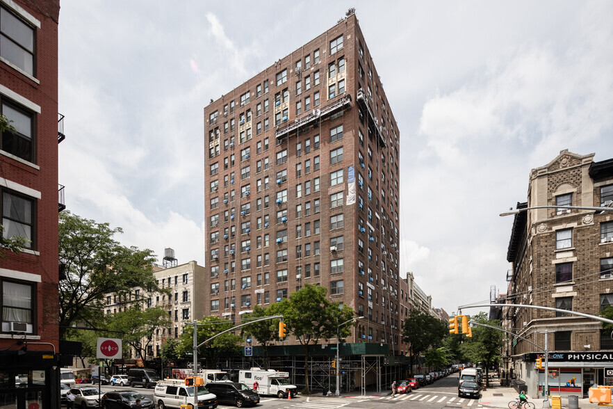 200 W 108th St, New York, NY for lease - Building Photo - Image 2 of 7