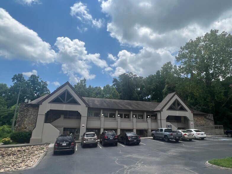 6906 Kingston Pike, Knoxville, TN à louer - Photo du bâtiment - Image 2 de 6