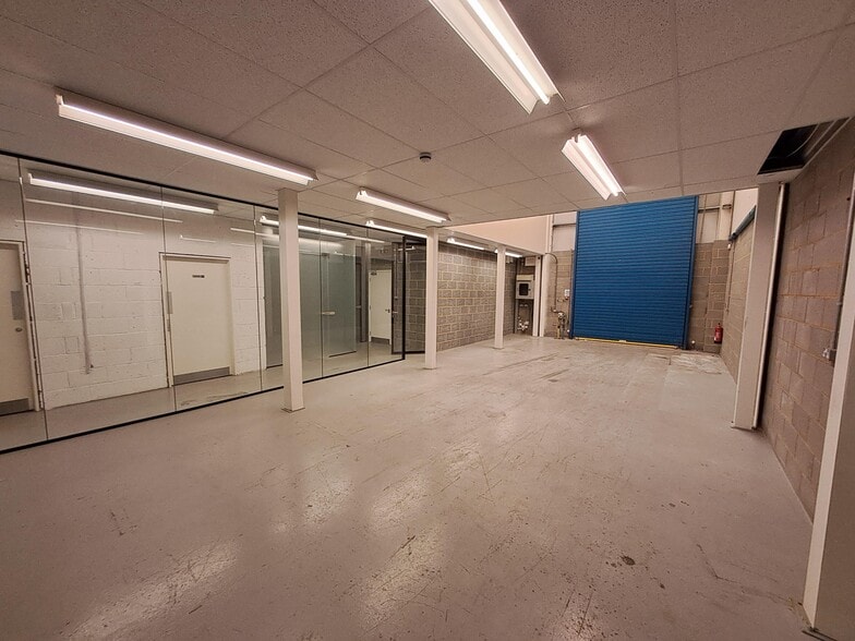 41 Brownfields, Welwyn Garden City à louer - Photo du bâtiment - Image 3 de 11