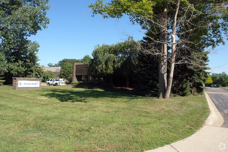 36010 Industrial Rd, Livonia, MI for sale - Primary Photo - Image 1 of 3