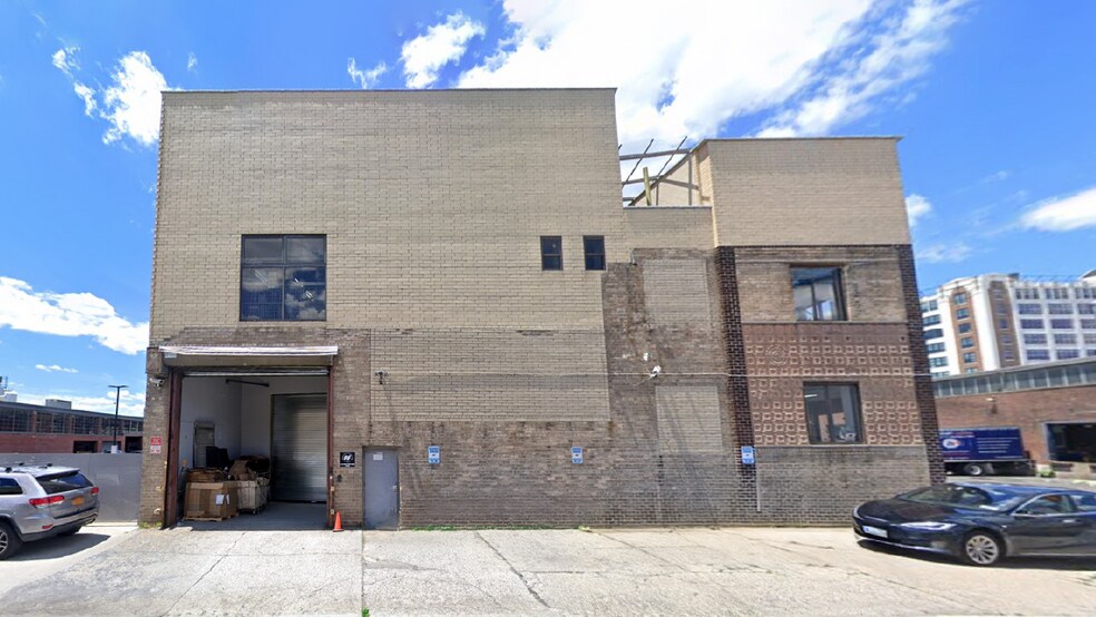 31-16 Hunters Point Ave, Long Island City, NY à louer - Photo du bâtiment - Image 3 de 3