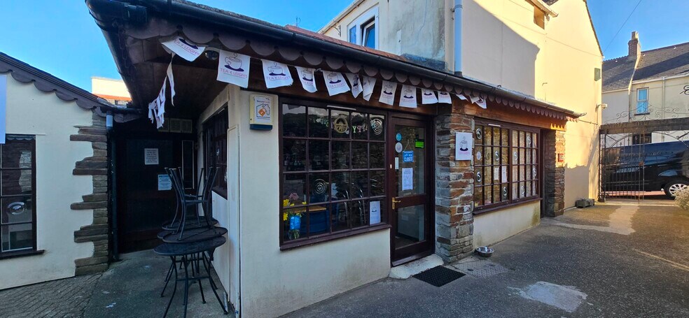 158 Fore St, Saltash à louer - Photo du bâtiment - Image 2 de 12