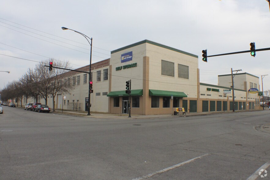 2051 N Austin Ave, Chicago, IL à louer - Photo principale - Image 1 de 10