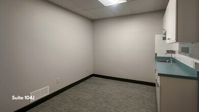 60 Westwood Ave, Waterbury, CT for lease Interior Photo- Image 2 of 17