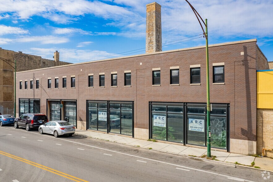 2740 N Kedzie Ave, Chicago, IL à louer - Photo du bâtiment - Image 2 de 5