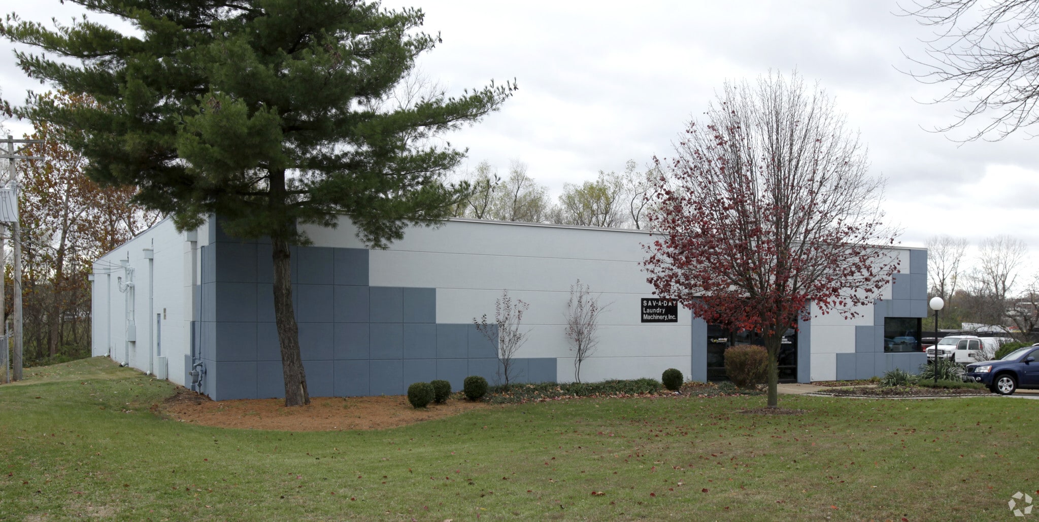 53-55 Millwell Ct, Maryland Heights, MO for lease Primary Photo- Image 1 of 4