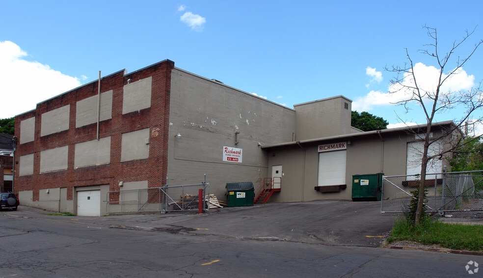 1641 E Genesee St, Syracuse, NY à vendre - Photo du bâtiment - Image 2 de 9