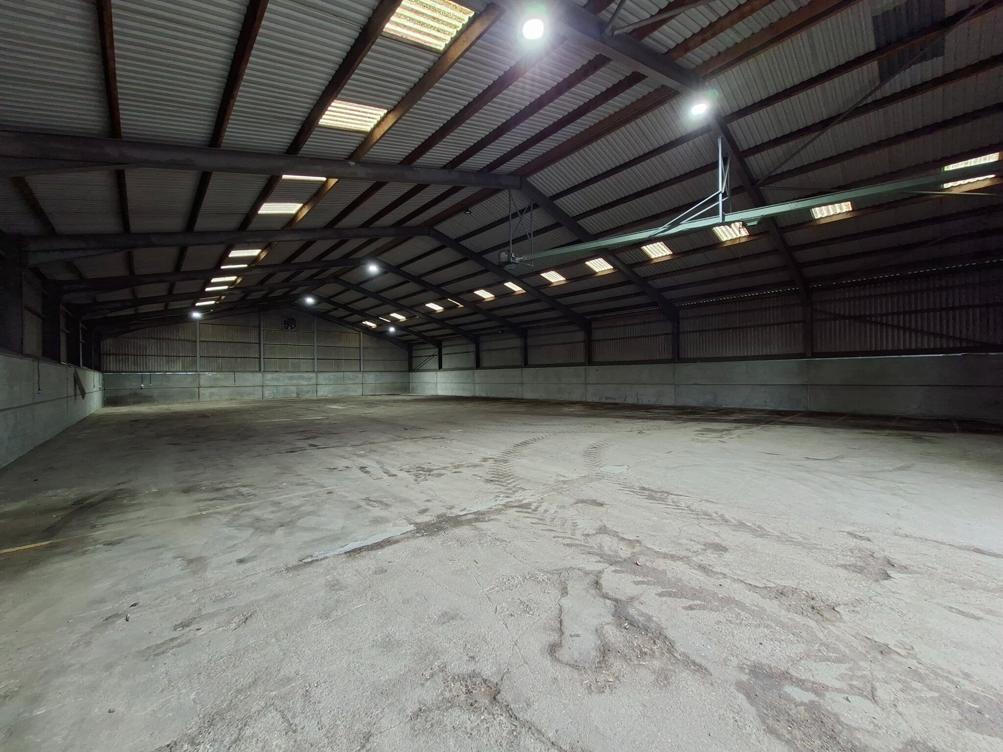 Long Ln, Newark for lease Interior Photo- Image 1 of 3