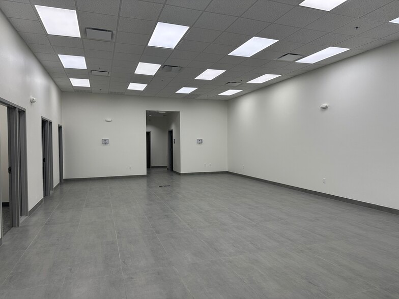 102 Tottenham Dr., Laredo, TX for lease - Building Photo - Image 3 of 10