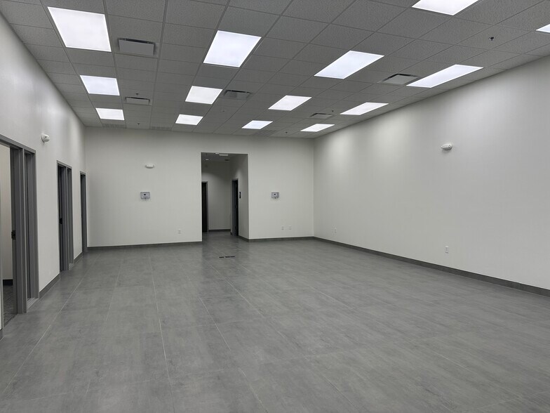 102 Tottenham Dr., Laredo, TX à louer - Photo du bâtiment - Image 3 de 10