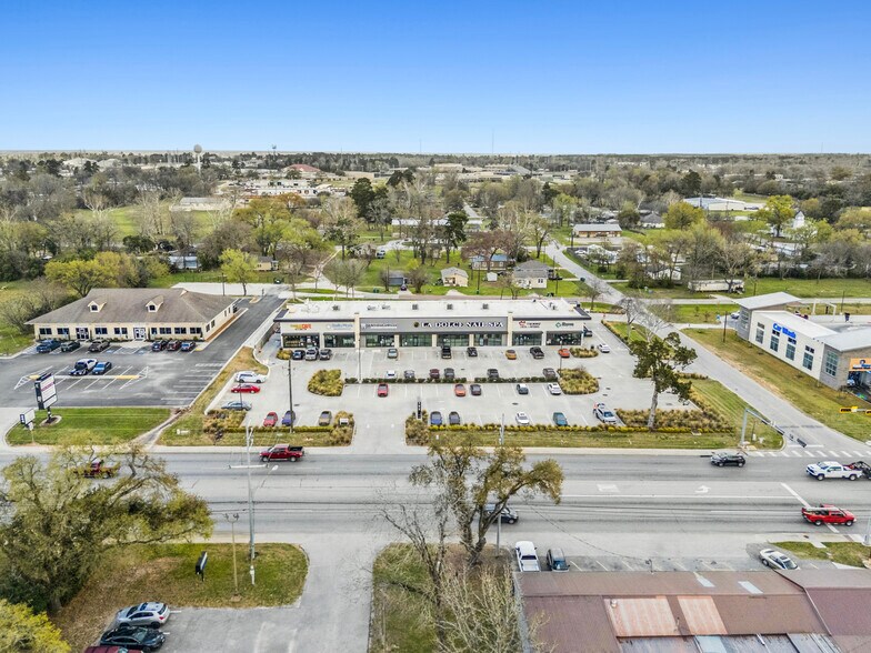 702 FM 1097, Willis, TX à vendre - Photo du bâtiment - Image 3 de 5