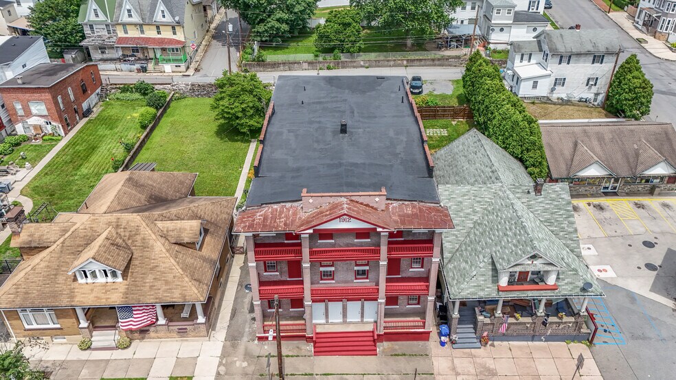 409 W Broad St, Tamaqua, PA à vendre - Photo du bâtiment - Image 2 de 43