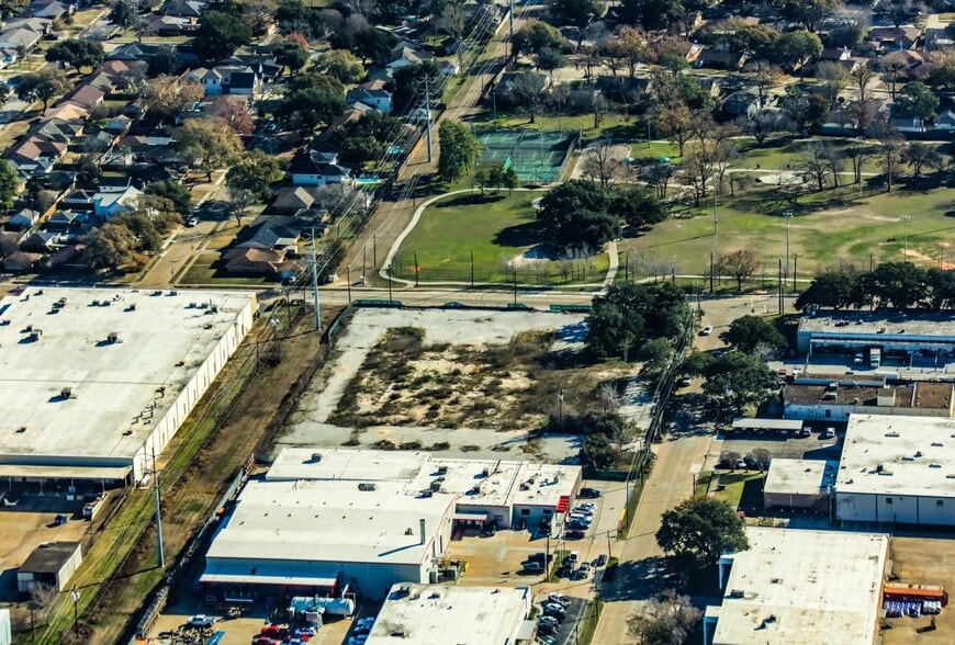 1331 Seamist Dr, Houston, TX à vendre - Photo du bâtiment - Image 3 de 3