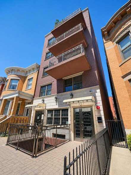 2834 38th St, Astoria, NY à vendre - Photo du bâtiment - Image 2 de 4