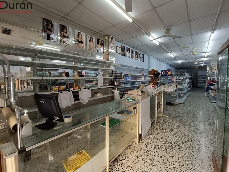 Commerce de détail dans El Ejido, Almería à louer - Photo du bâtiment - Image 2 de 9