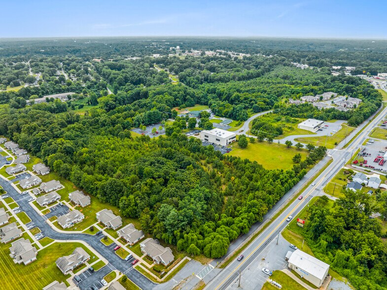 500 West St, Spindale, NC à vendre - Photo du bâtiment - Image 3 de 5