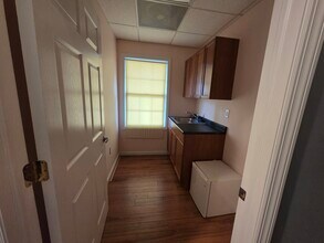 551 Newman Springs Rd, Lincroft, NJ à louer Photo intérieure- Image 2 de 10