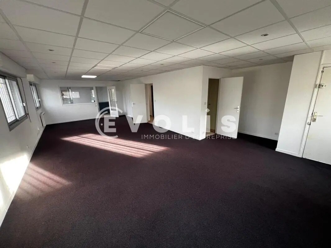 Office in Lisses for lease Interior Photo- Image 1 of 9