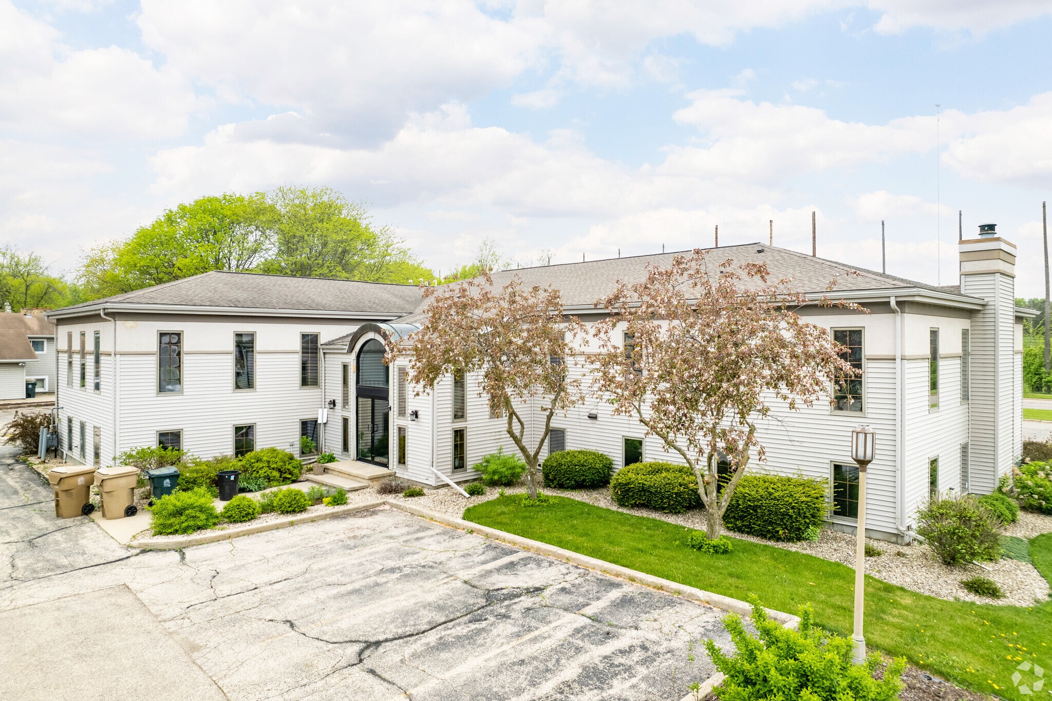 1009 S Whitney Way, Madison, WI for lease Building Photo- Image 1 of 5