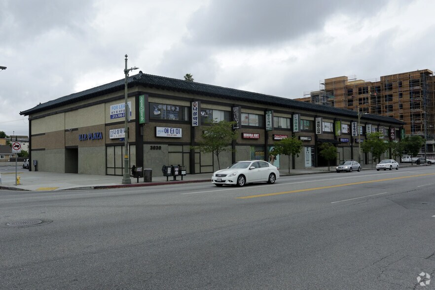 3030 W Olympic Blvd, Los Angeles, CA à louer - Photo du bâtiment - Image 3 de 8