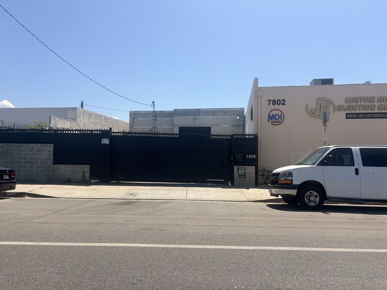 7808 Clybourn Ave, Sun Valley, CA for lease - Building Photo - Image 2 of 6