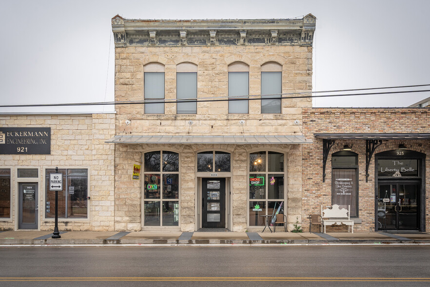 923 Main St, Liberty Hill, TX for sale - Building Photo - Image 1 of 12