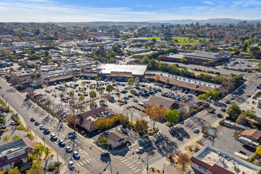 701-855 S Main Ave, Fallbrook, CA à louer - Photo du bâtiment - Image 3 de 14
