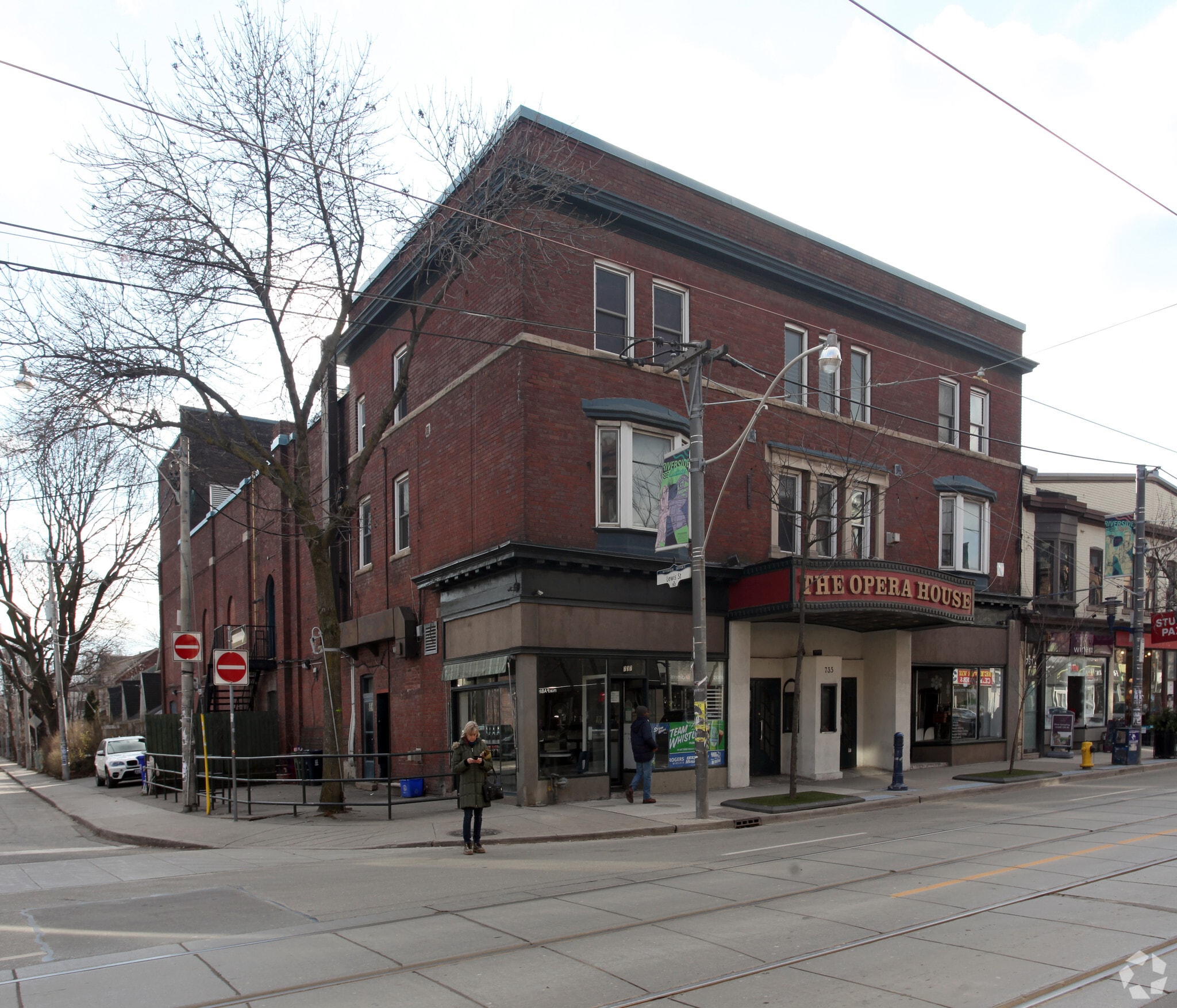 735-739 Queen St W, Toronto, ON for lease Primary Photo- Image 1 of 3