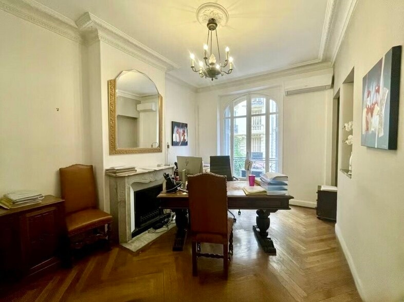 44 Rue Du Louvre, Paris for lease - Interior Photo - Image 2 of 6