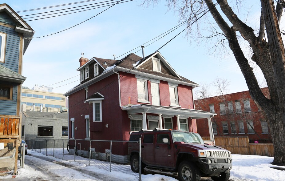 322 18th Ave SW, Calgary, AB à louer - Photo du bâtiment - Image 2 de 6