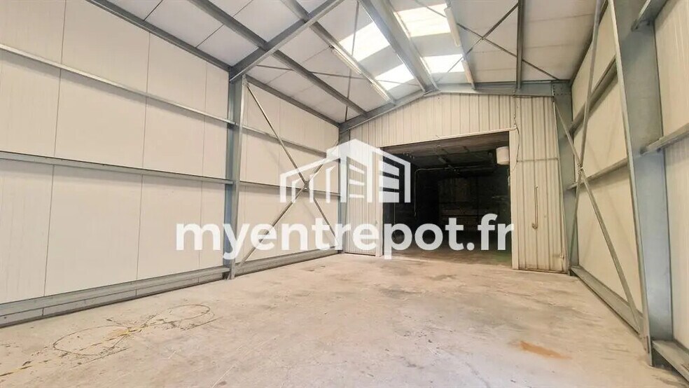 Flex in Marseille for lease - Building Photo - Image 3 of 7