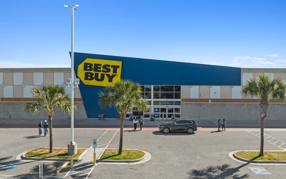 8012 N 10th St, McAllen, TX for sale - Building Photo - Image 3 of 11